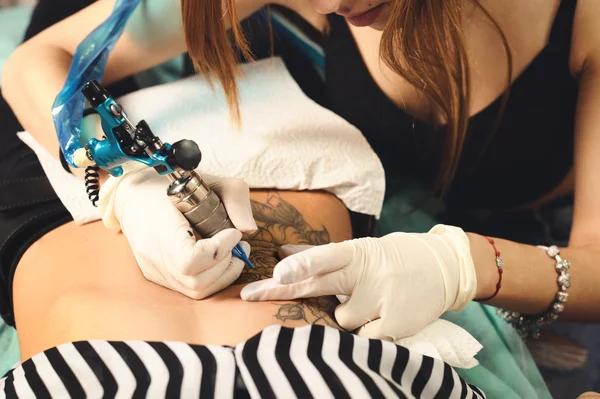 What to Consider When Tattooing Over or Around Stretch Marks